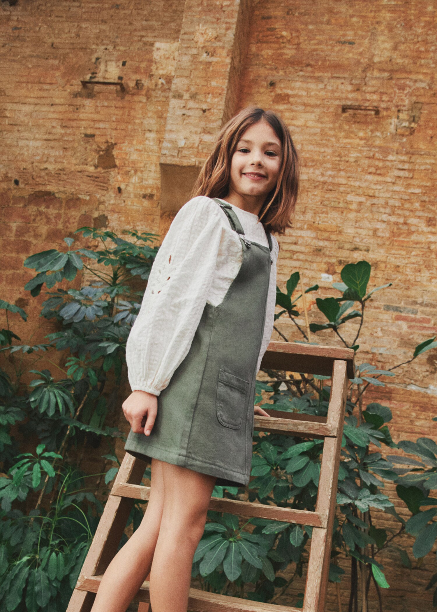 Short denim pinafore