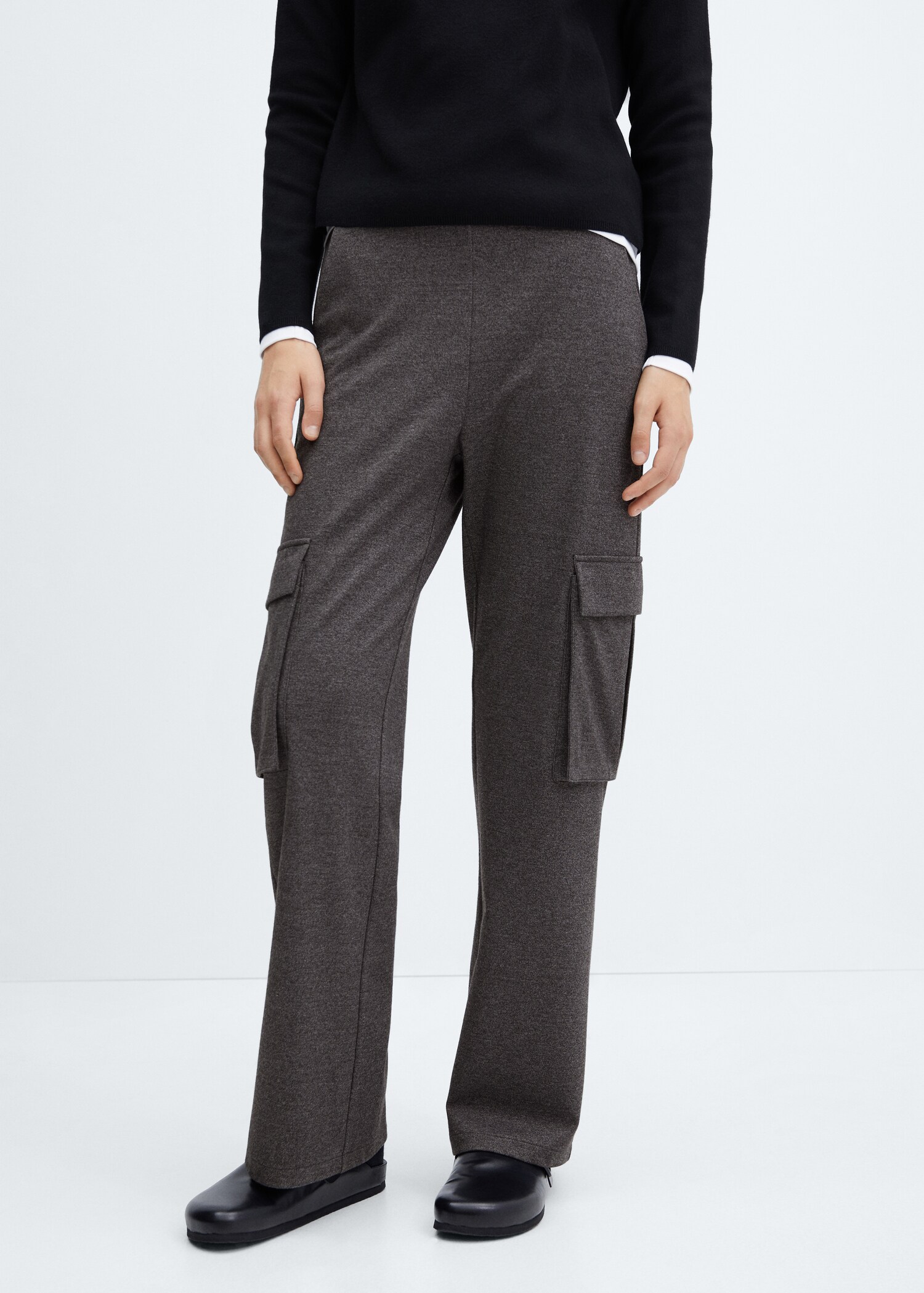 Knitted pants with cargo pockets