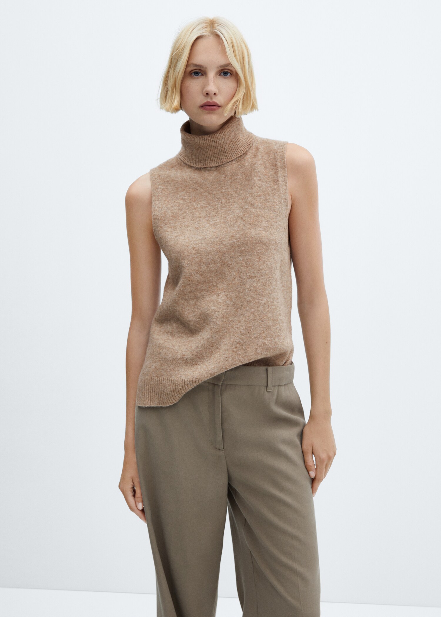 Turtleneck knitted gilet
