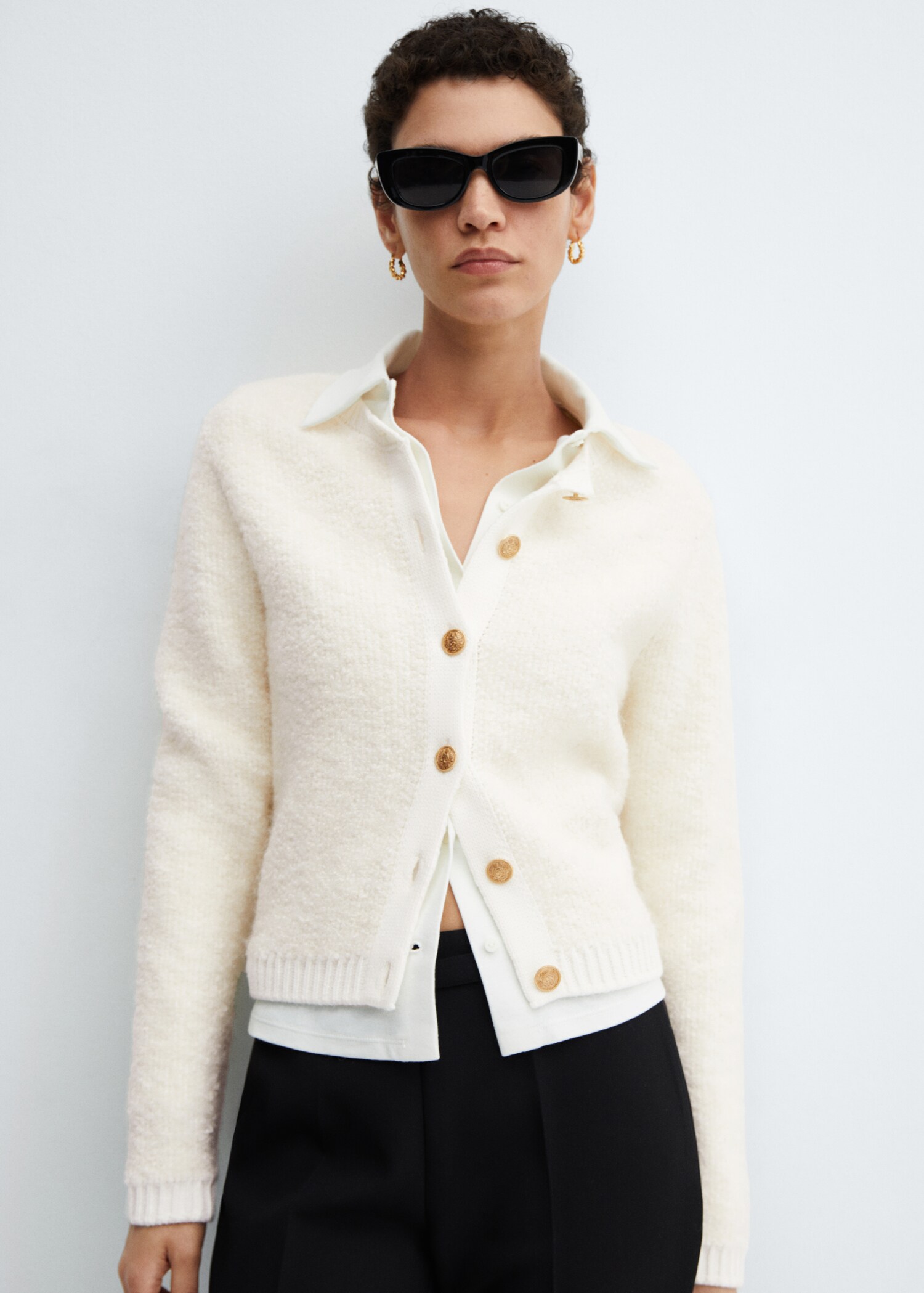 Knitted buttoned jacket