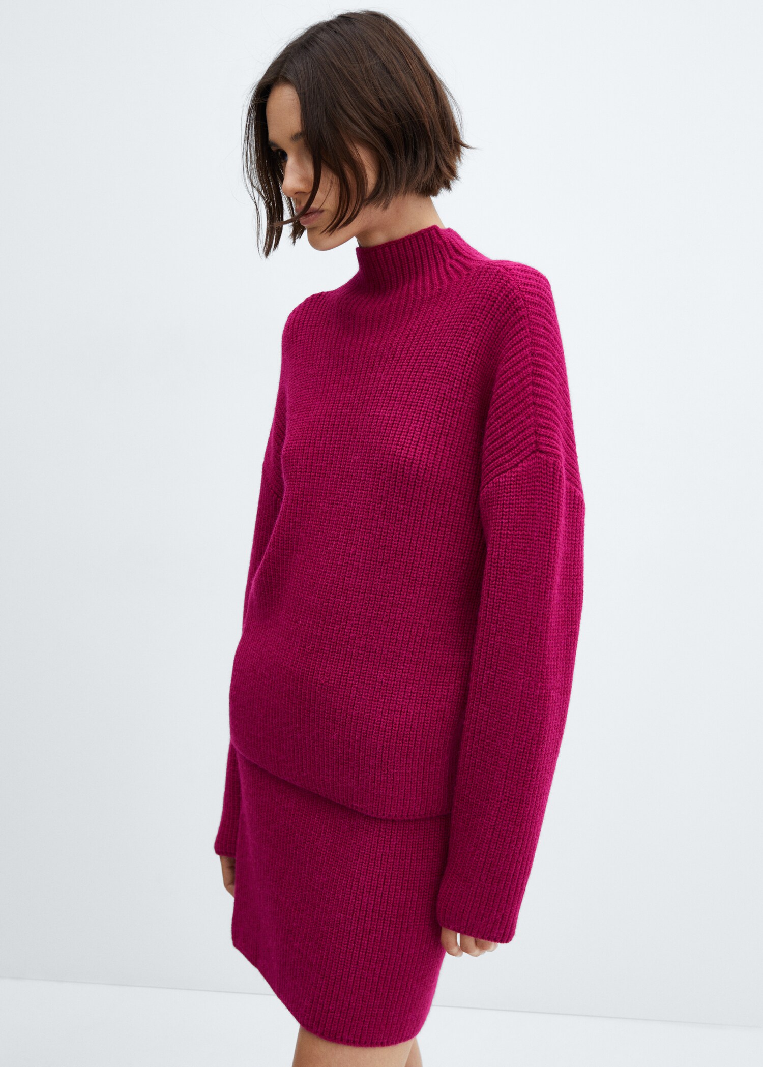 Short knitted skirt