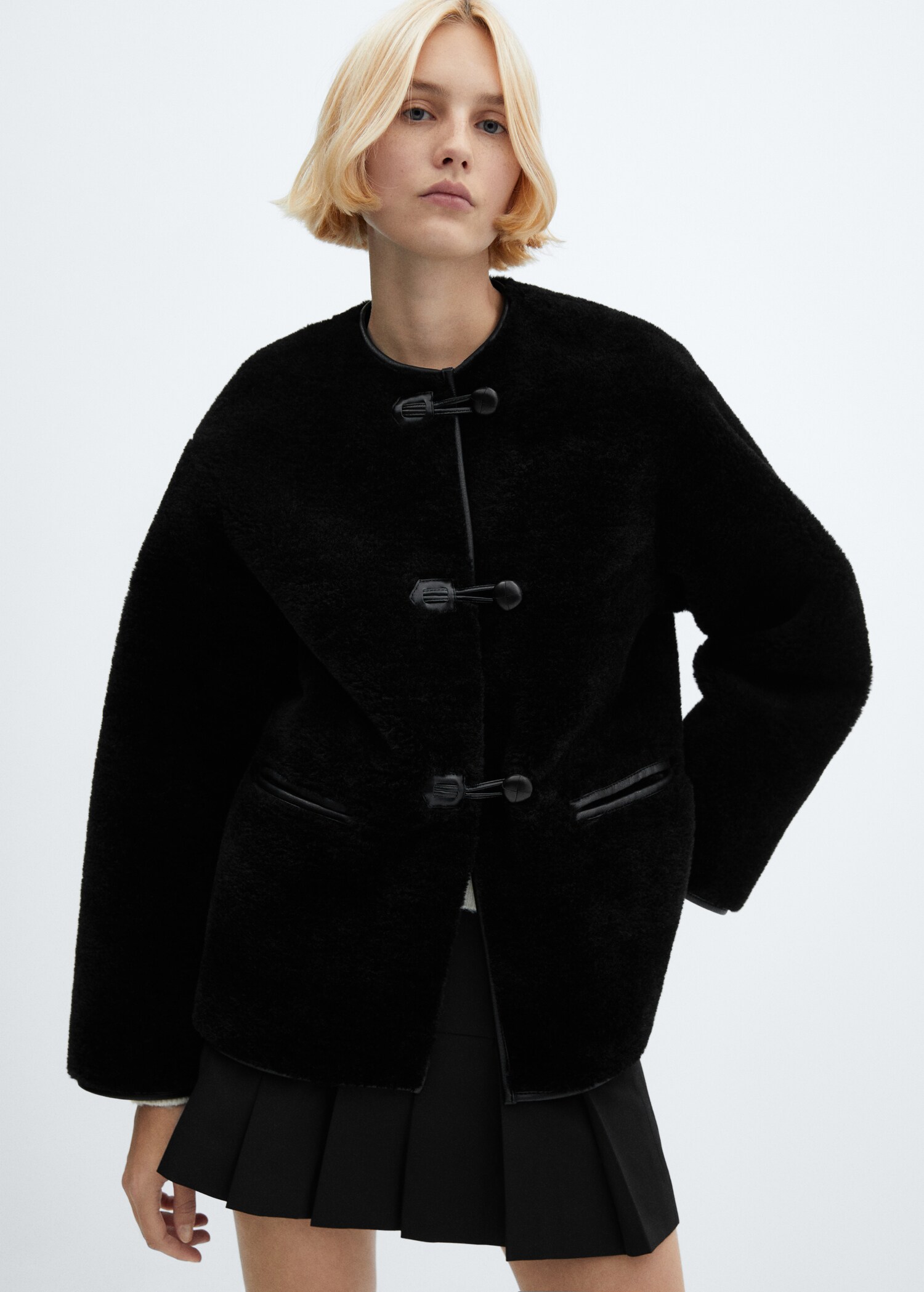 Fur-effect coat with appliquÃ©s