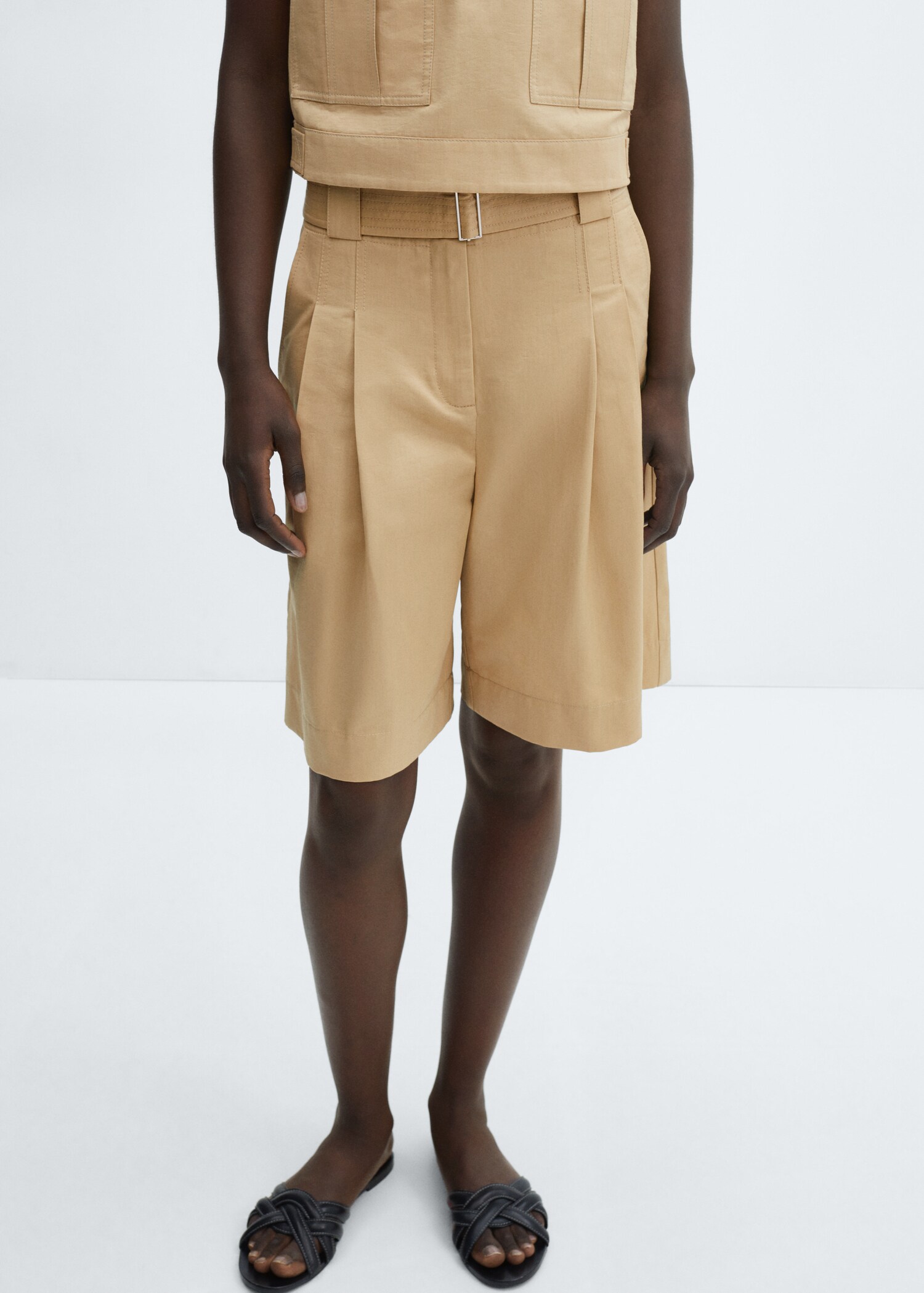 Bermuda shorts with pleat detail