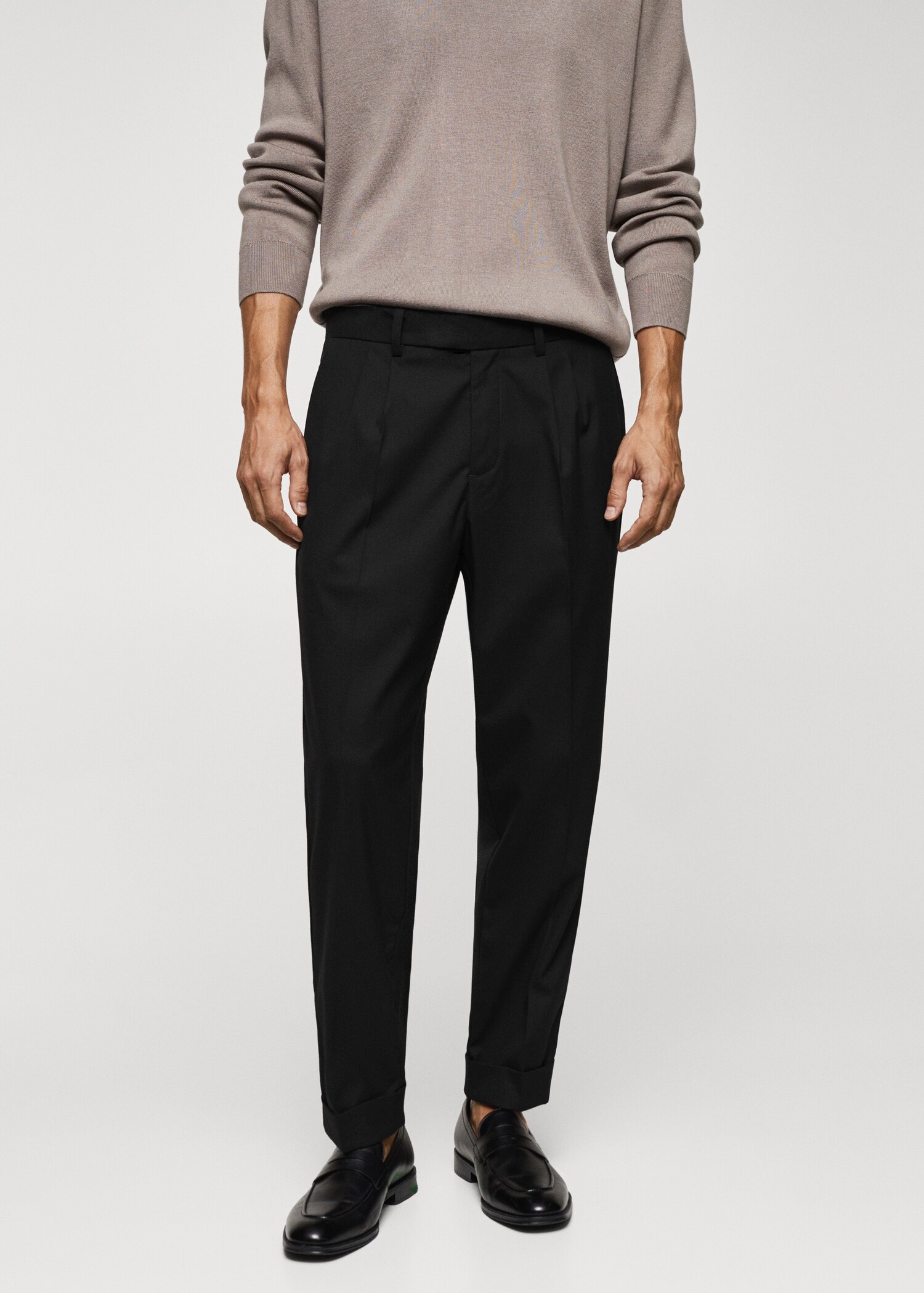 Pleated pants under cuff