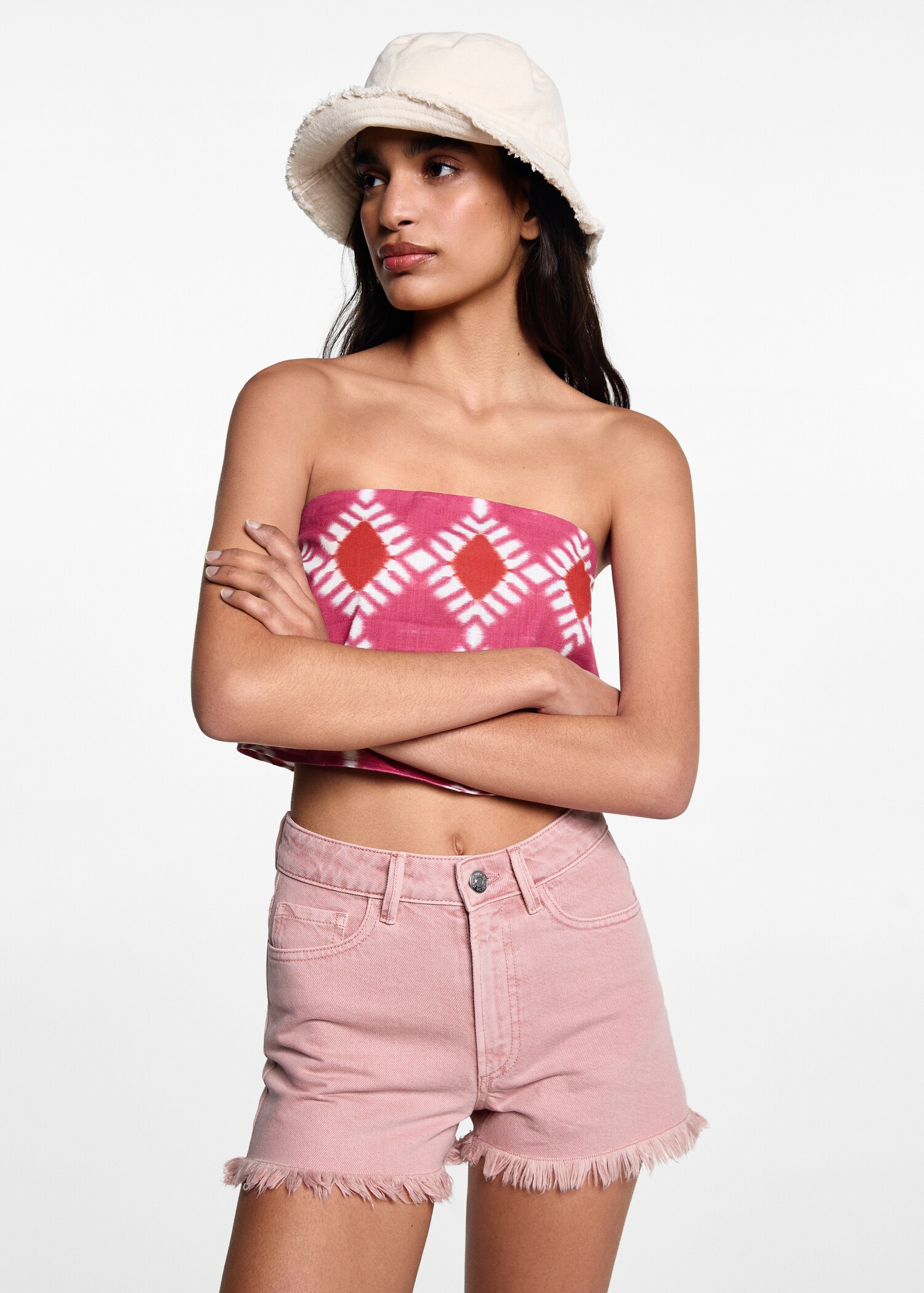 Frayed hem denim shorts